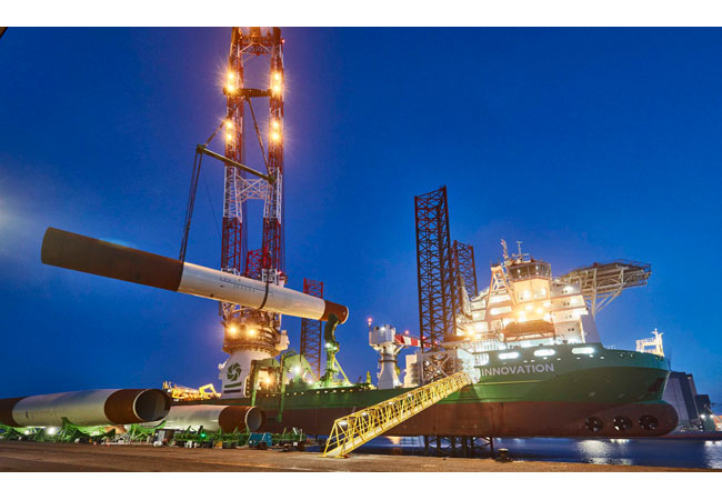 PB: Spezialschiffe „Innovation“ und „Sea Installer“ setzen Fundamente für die Offshore-Windparks EnBW Hohe See und Albatros