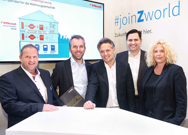 Bildunterschrift: Ermöglichen der Wohnungswirtschaft den einfachen Einstieg in die Elektromobilität: Manuel Reich, Ove Petersen (GP JOULE), Alexander Lehmann, Zeljko Petrina und Andrea Krämer (Minol) (v. l.).