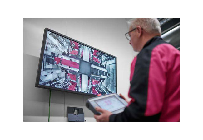 Pressebild: Für eine effiziente Produktion nach Industrie 4.0 ist die Verarbeitung von Daten in Echtzeit essentiell. Dazu sind leistungsfähige IT-Systeme – Edge Datacenter und -Infrastrukturlösungen inklusive Cloud-Anbindung – erforderlich.