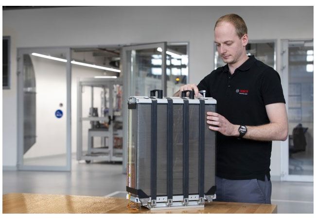 Pressebild: Bosch steigt in die Serienfertigung von Brennstoffzellen für Lkw und Pkw ein / © Robert Bosch GmbH