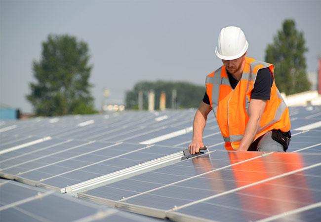 PB: Intersolar: ESDEC stellt schnellstes und sicherstes Flachdachsystem für den deutschen Markt vor