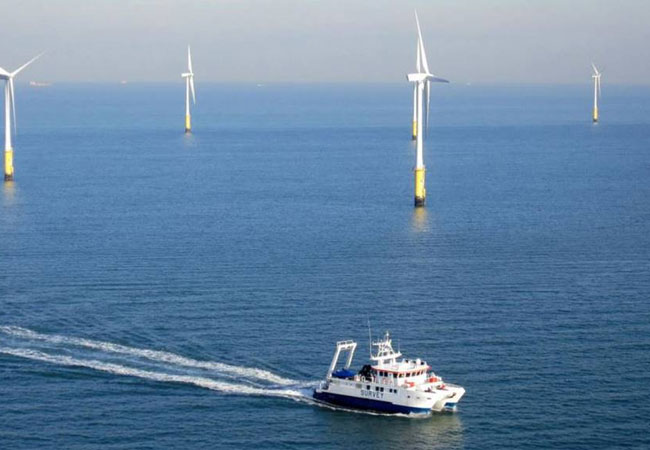 PB: Derartige Forschungsschiffe checken die Meeresböden vor der Errichtung eines Offshore-Windparks.
