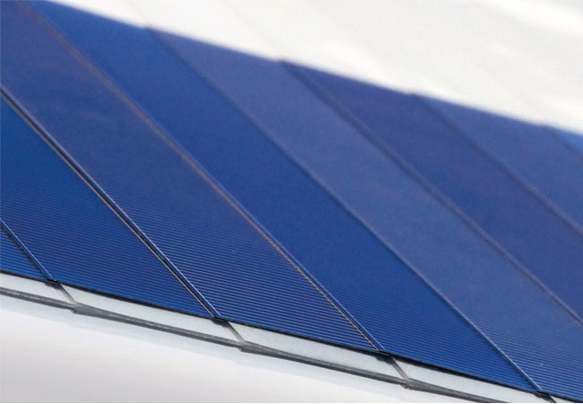 PB: © Fraunhofer ISE Modul aus Schindelsolarzellen.