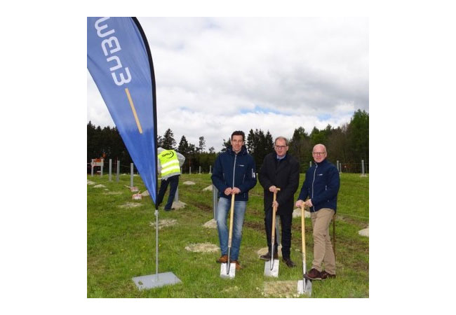 PB: Spatenstich für zweiten Solarpark in Leibertingen, von links nach rechts.: EnBW Projektleiter Tim Morath, Bürgermeister Armin Reitze, Kommunalberater Rico Goede (Quelle: EnBW)