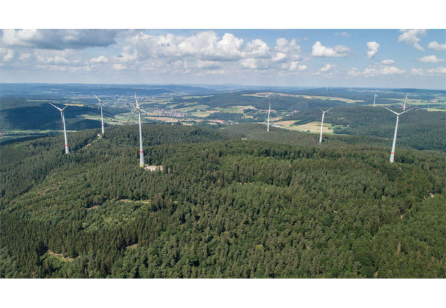 PB: BU: Der Windpark Buchenau mit zehn Enercon E-115-Anlagen mit je drei MW Leistung / © Buchenau Wind GmbH & Co KG, Luca Heil