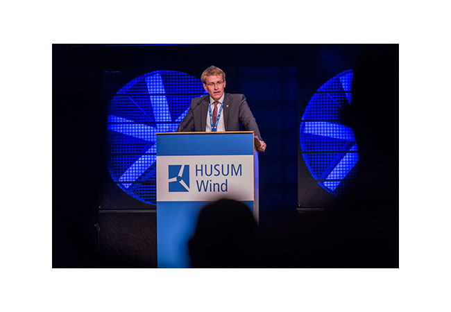 PB: Ministerpräsident Daniel Günther auf der HUSUM Wind