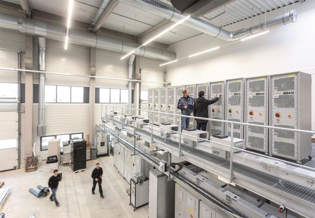 PB: Im Multi-Megawatt-Labor werden Komponenten und Systeme bis 10 MVA getestet. / Fraunhofer ISE/Dirk Mahler