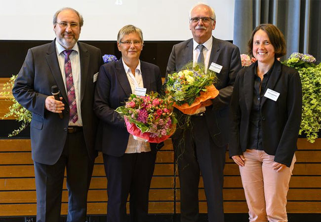 PB: Prof. Dr. Claudia Kummerlöwe und Prof. Dr. Norbert Vennemann (Mitte), die in diesem Jahr die Tagungsleitung übernommen haben, mit ihren Kollegen Prof. Dr. Rainer Bourdon und Prof. Dr. Svea Petersen. / Arne von Brill / Hochschule Osnabrück