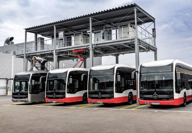 Neue zentrale Stromtankstelle im Omnibuswerk Mannheim für Mercedes-Benz eCitaro mit vollelektrischem Antrieb, Anschlussleistung: 1,2 Megawatt, 4 Stellplätze für Steckerladung, Pantograf und Ladeschiene