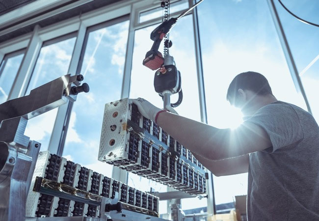 Im Rahmen der neu unterzeichneten Kooperationsvereinbarung entwickeln VinFast und Kreisel Electric gemeinsam ein Batteriepack, das VinFast 2020 in ihren Elektroautos und Elektrobussen auf den Markt bringen wird. Fotograf:Kreisel Electric