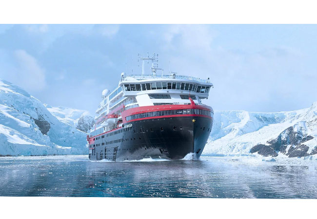 PB: Das weltweit erste Hybrid-Expeditionsschiff MS Roald Amundsen. Foto: Hurtigruten