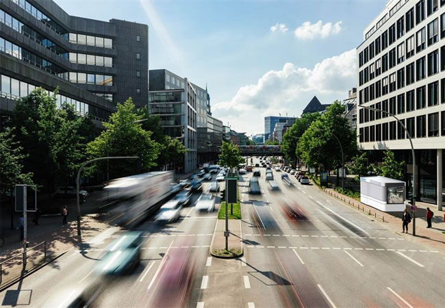 PB: Vision Purevento Luftreiniger an stark befahrener Strasse