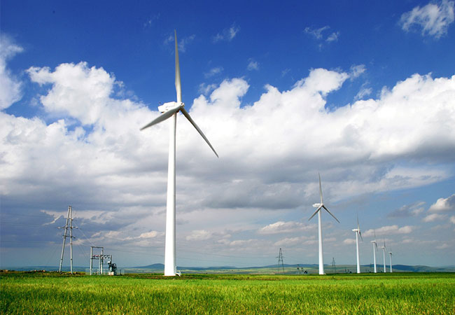 PB: Der Kostendruck in der Windbranche hat stark zugenommen. Betreiber von Windenergieanlagen fordern effiziente Lösungen bei Bau, Betrieb und Wartung. Antworten gibt Rittal auf der Husum Wind. / Quelle: Rittal GmbH & Co. KG 