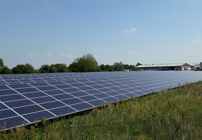 PB: Solarpark Salzwedel © Deutsche Gesellschaft für Sonnenenergie e.V. (DGS) und THEE