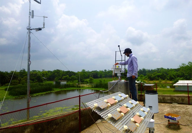 PB: BU: Site Assessment in Bangladesch. Die Messtechnik wurde auf einem Schuldach installiert. / © windtest grevenbroich gmbh