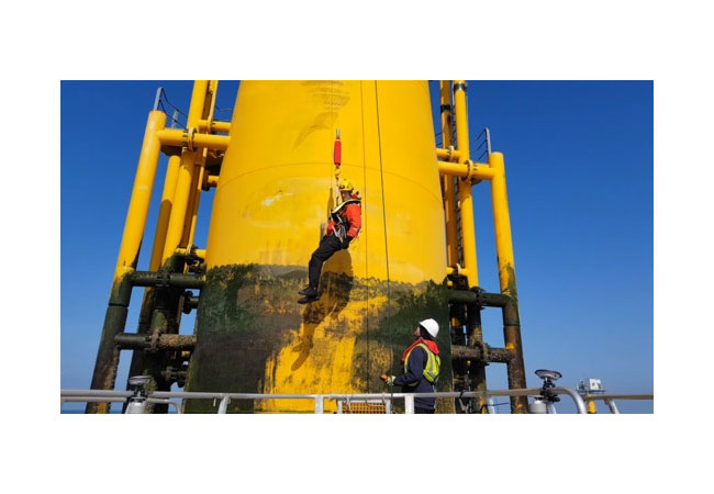PB: The technician is hoisted up with the Get Up Safe system instead of climbing several meters on a ladder. The line compensates for the boat's movement to make sure there is no collission between the technician and the boat