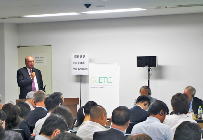 PB: © GJETC: Prof. Dr. Klaus-Dieter Borchardt, stellvertretender Direktor der Generaldirektion Energie der Europäischen Kommission, hielt heute beim GJETC-Outreach-Event in Tokio einen Keynote zum Thema der europäischen Strommarktgesetzgebung und Integration erneuerbarer Energien. (Copyright: GJETC)