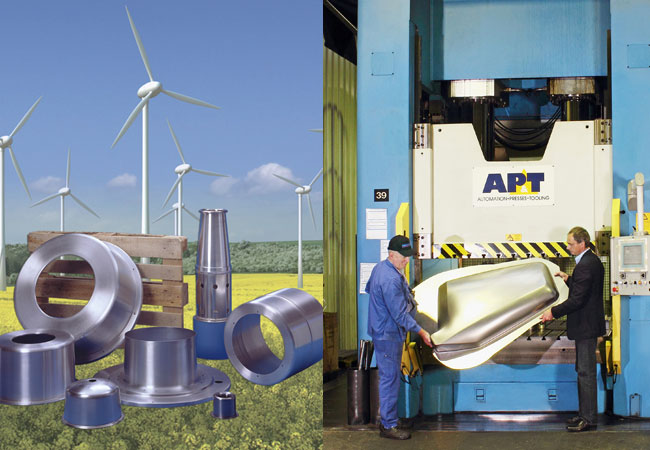 Pressebilder: Bild li.: Dank der Spezialisierung auf die beiden Umformtechnik-Verfahren Metalldrücken und Tiefziehen kann Rübsamen für Anlagenbauer und Systemhersteller in der Windenergietechnik hochwertige Blechformteile sowohl in kleinen Losgrößen als auch in großen Serien wirtschaftlich realisieren. (Bild: Rübsamen) Bild re.: Bei größeren Stückzahlen bis Losgröße 100.000 kann Rübsamen auf das Tiefziehen nach DIN 8584 umschwenken. Auf Tiefziehanlagen mit bis zu 600-Tonnen-Presskraft entstehen dann Umformteile mit Durchmessern von 20 bis 2000 mm und Kantenlängen von 2000 x 1500 mm. (Bild: Rübsamen)
