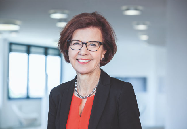 PB: Stattdessen droht das in Summe ohnehin schon enttäuschende Klimapaket jetzt zwischen den Regierungsparteien zerrieben zu werden. - Marie-Luise Wolff ist BDEW-Präsidentin / https://www.entega.ag/fileadmin/downloads/vorstand/entega_dr-marie-luise-wolff.jpg