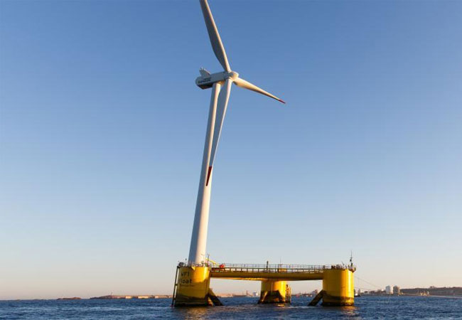 PB: Windfloat project's first floating wind tower is already being carried offshore / c: edp