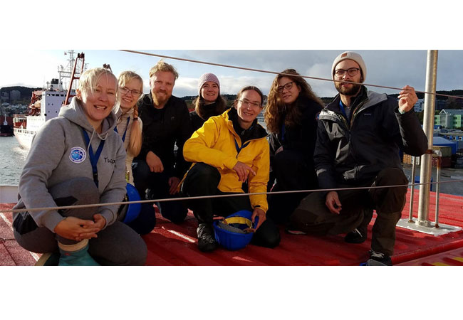 PB: Photo: Finnish-Swiss team on the deck of Polarsten from left to right: Tuija Jokinen, Tiia Laurila, Heikki Junninen, Zoe Brasseur, Julia Schmale (PSI), Lauriane Quelever ja Ivo Beck (PSI). University of Helsinki