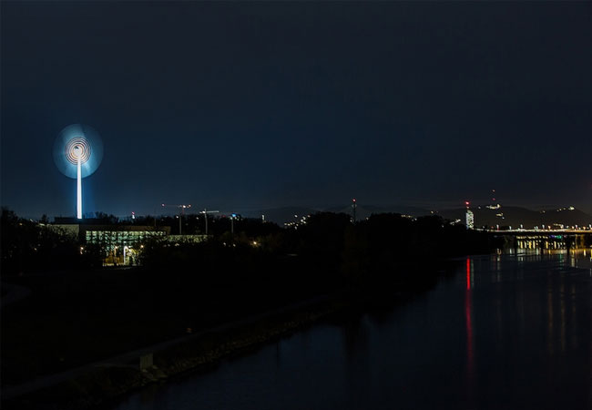 PB: Beleuchtetes Windrad mitten in Wien / Bild: © Astrid Knie