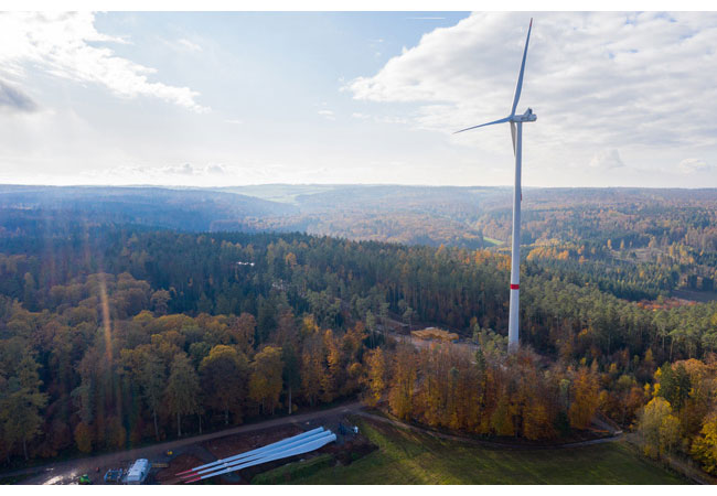 PB: Anwohner besichtigen die Baustelle des Windparks Bad Arolsen-Landau.