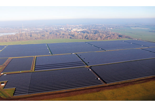 PB: BayWa r.e. verkauft fünf Solarparks, darunter der erste förderfreie Solarpark