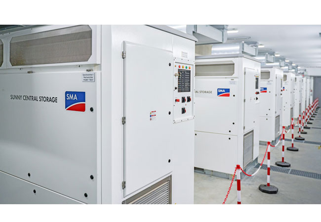 PB: Neben Netzbildung verfügen die SMA Batterie-Wechselrichter optional auch über Schwarzstartfähigkeit, das heißt sie ermöglichen den Neustart der gesamten Stromversorgung nach einem Stromausfall.
