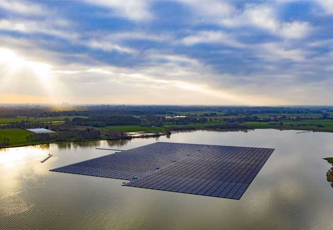 PB: BayWa r.e. baut größten schwimmenden Solarpark Europas