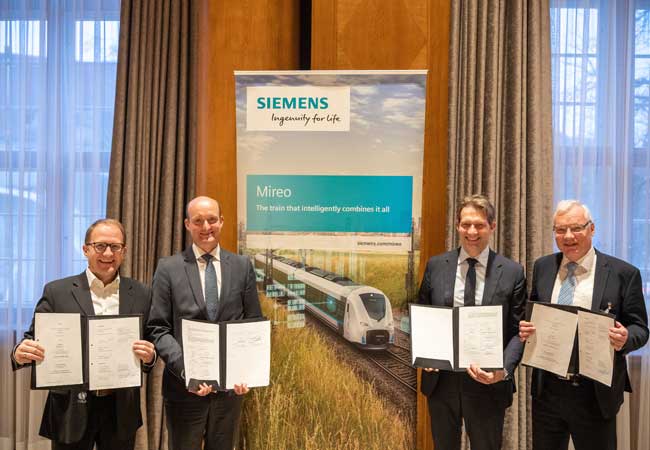 PB: Von links nach rechts: Dr. Markus Frank (Siemens Mobility), Dr. Elmar Zeiler (Siemens Mobility), Dr. Torsten Latz (DB Regio) und Dr.-Ing. Joachim Trettin (DB Regio)