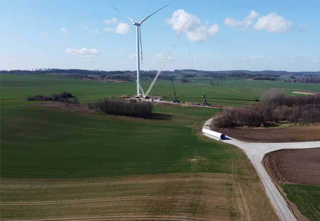 Pressefoto: BU: Errichtung der ersten Windkraftanlage im Windpark Zukowic / © innogy SE