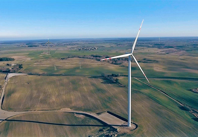 PB: Bildunterschrift Nawrocko 1: Der neue Windpark Nawrocko besteht aus drei Windturbine und erzeugt genug Ökostrom für umgerechnet bis zu 15.000 Haushalte.