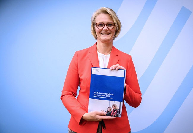 PB: Bundesministerin Anja Karliczek stellte im Rahmen einer Pressekonferenz den Bundesbericht Forschung und Innovation 2020 vor. / Bundesministerium für Bildung und Forschung / Fotograf: BMBF/Hans-Joachim Rickel