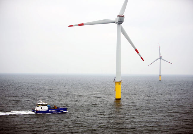 PB: CTV-WINDEA-one-im-Trianel-Windpark-Borkum-_Jens-Meier-für-Ems-Maritime-O...