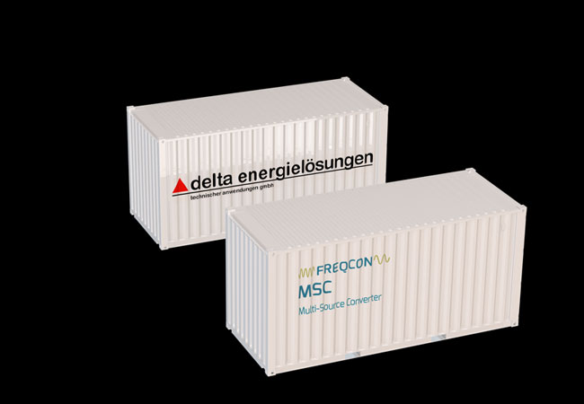 Pressefoto: Der Umrichtercontainer von FREQCON wird eingefasst von einem delta Transformator-Mittelspannungs-Schaltanlagen-Container. / © delta energielösungen technischer anwendungen GmbH / FREQCON GmbH