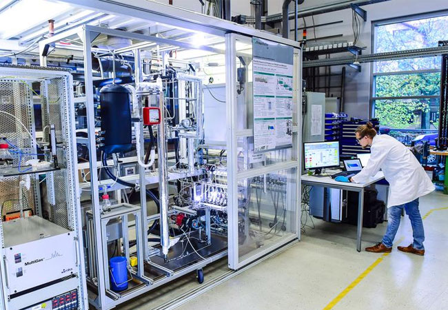 PB: Scale-Down-Miniplant zur Erforschung der Methanolsynthese am Fraunhofer ISE. Foto: Fraunhofer ISE
