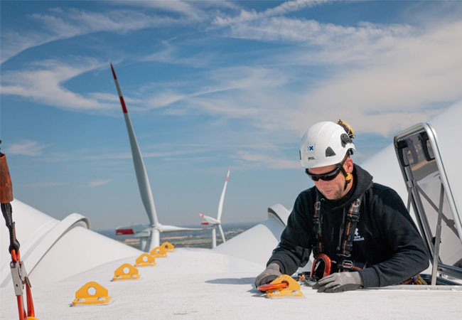 Pressefoto: Die Dienstleistungen für Anlagen der Senvion-Technologie baut die Deutsche Windtechnik weltweit aus. / © Deutsche Windtechnik AG