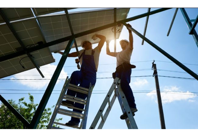 PB: er neue Bericht, der auf dem ersten Global Renewables Outlook von IRENA basiert, in dem die Möglichkeit einer globalen Energiewende gemäß dem Pariser Abkommen aufgezeigt wird, befasst sich damit, wie und wo Investitionen und politische Interventionen die Konjunkturerholung beschleunigen und gleichzeitig den Weg zu einem kohlenstofffreien Energiesystem ebnen können.
