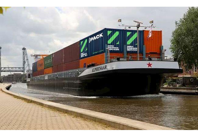 PB: In der ersten Phase liegt der Schwerpunkt auf Containerschiffen (Neu- und Umbauten) für die Binnenschifffahrt. / © Hafenbetrieb Rotterdam