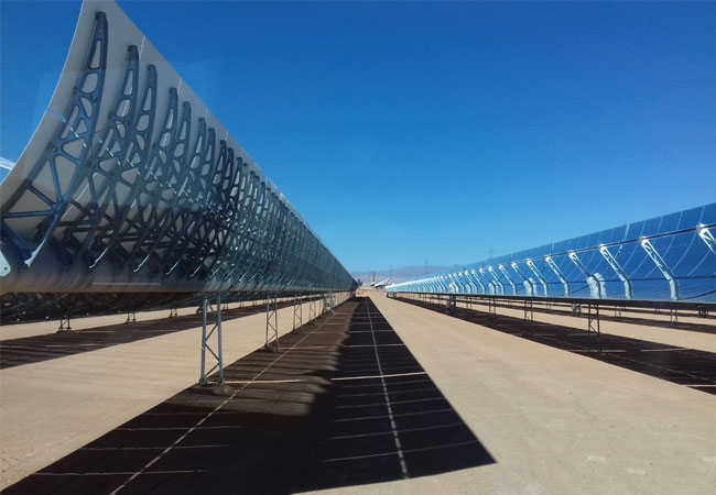 PB: Ausschnitt des CST- Parabolrinnenkraftwerks bei Ouarzazate in Marokko. / © Fraunhofer ISE