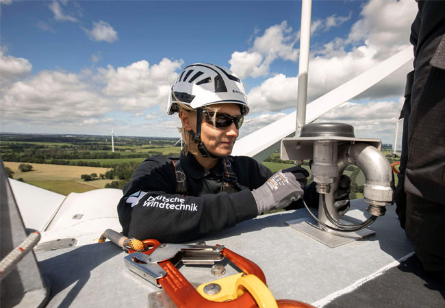 Pressefoto: BU: Das BNK System der Deutschen Windtechnik wird diese Tage im Windtestfeld Nord an verschiedenen Herstellertechnologien installiert./ © Deutsche Windtechnik AG