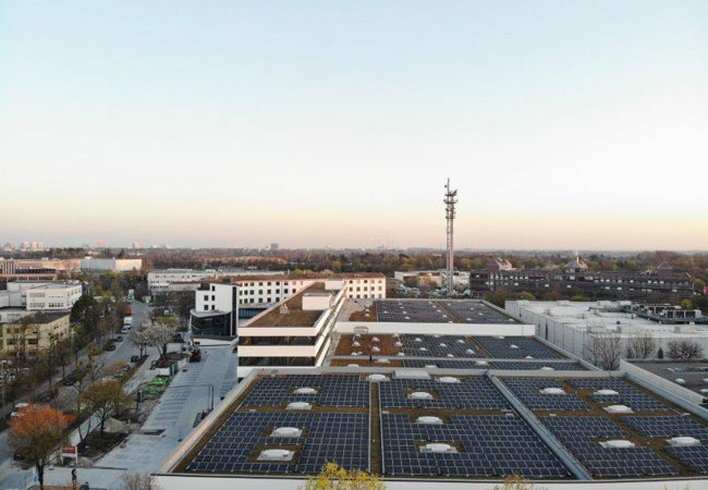 PB: 568 PV-Paneele produzieren mit einer Leistung von 428 Kilowatt grünen Direktstrom (c) Schwaiger Group / Foto Tristan Thaller