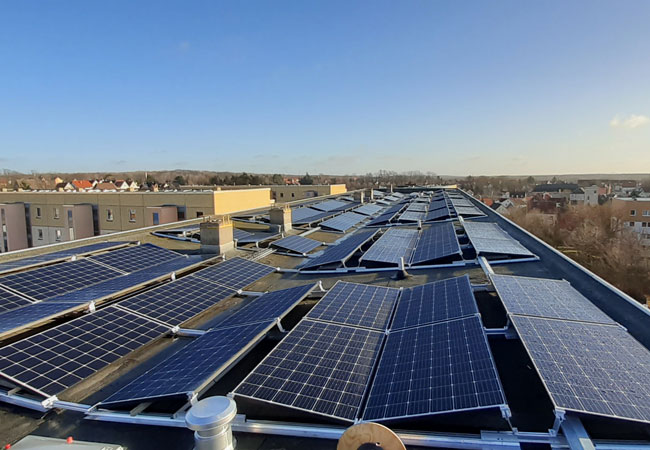 PB: Erstes kommunales Mieterstromprojekt im Landkreis Oberspreewald-Lausitz in Brandenburg spart 60 Tonnen CO2 ein