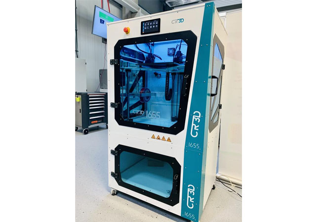 PB: Seit Ende Juli 2020 in Betrieb: die neue Maschine für Materialextrusion im Forschungs- und Anwendungszentrum 3D-Druck am Lehrstuhl für Umweltgerechte Produktionstechnik (LUP). /