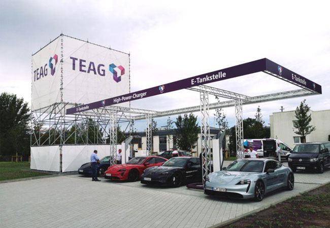 PB: Schnellladen am Porsche Taycan Fotos: ads-tec Energy GmbH