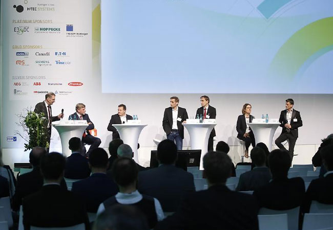 PB: Die Energy Storage Europe ist die Fachmesse für die globale Energiespeicherindustrie mit Anwendungen und Energiesystemen im Fokus. Die parallel stattfindenden internationalen Fachkonferenzen bieten das weltgrößte Konferenzprogramm zu allen Energiespeicher-Technologien. Sie umfassen die Energy Storage Europe Conference (ESE) der Messe Düsseldorf und die 13. International Renewable Energy Storage Conference (IRES) von EUROSOLAR e.V. Themenschwerpunkte sind Wirtschaft und Finanzen (ESE) sowie Wissenschaft und Gesellschaftspolitik (IRES). Mehr als 4.000 Experten aus Forschung und Industrie (aus über 50 Ländern) besuchen jährlich die ENERGY STORAGE EUROPE. Das Programm der beiden parallel stattfindenden internationalen Fachkonferenzen bietet das weltgrößte Themenrepertoire zu allen Energiespeichertechnologien, von der Forschung bis zur Anwendung. Sie umfassen die ENERGY STORAGE EUROPE Conference (ESE) der Messe Düsseldorf und die International Renewable Energy Storage Conference (IRES) von EUROSOLAR e.V. | ENERGY STORAGE EUROPE is the trade fair for the global energy storage industry with a focus on applications and energy systems. The parallel international conferences offer the world's largest conference program for all energy storage technologies. They include the ENERGY STORAGE EUROPE Conference (ESE) of Messe Düsseldorf and the International Renewable Energy Storage Conference (IRES) of EUROSOLAR e.V. The main topics are economics and finance (ESE) as well as science and social policy (IRES). More than 4,000 experts from research and industry (from over 50 countries) visit ENERGY STORAGE EUROPE every year. The program of the two parallel international conferences offers the world's largest repertoire of topics on all energy storage technologies, from research to application. . They include the ENERGY STORAGE EUROPE Conference (ESE) of Messe Düsseldorf and the International Renewable Energy Storage Conference (IRES) of EUROSOLAR e.V.