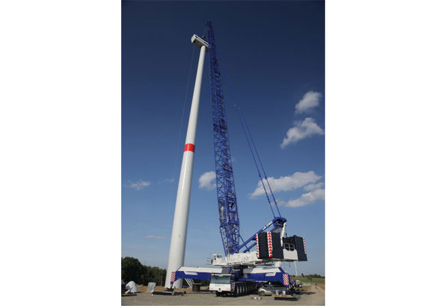 PB: Mit dem Liebherr Gittermast-Mobilkran LG 1750 hat MaxiKraft seit Langem gute Erfahrungen.