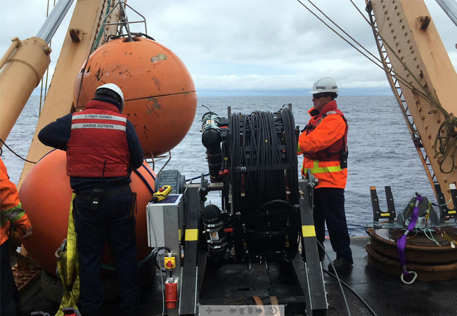 PB: STRAW-Detektor an Bord der John P. Tully / Auf der John P. Tully bereitet ein Team von Ocean Networks Canada die Verankerung des Erkundungsexperiments STRAW im Cascadia Becken im Pazifischen Ozean vor (Sommer 2018) vor. Aboard the John P. Tully a team of Ocean Networks Canada is preparing to anchor the STRAW exploration experiment in the Cascadia Basin in the Pacific Ocean (summer 2018). Bild: Ocean Networks Canada - frei fuer Berichterstattung ueber TU Muenchen