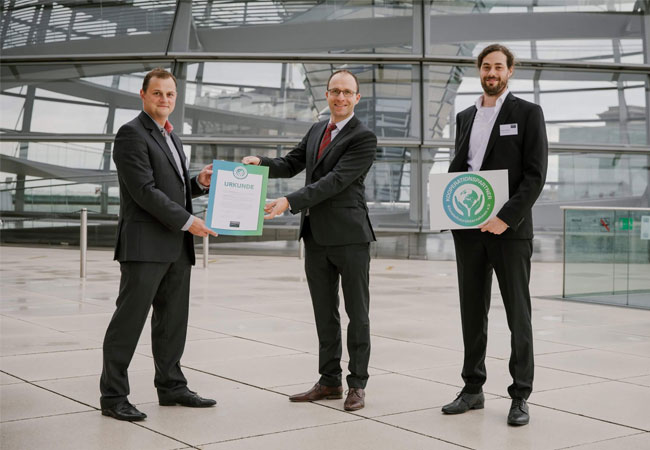 PB: BU: (v. l. n. r.): Michael Hahmann, Leiter Vertrieb VSB Holding GmbH, Wolfgang Saam, Geschäftsführer Klimaschutz-Unternehmen e.V., André Pasemann, Solutions Engineer VSB Holding GmbH © Patricia Haas